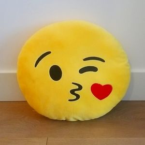 Emoji Pillow (Kissy Face)